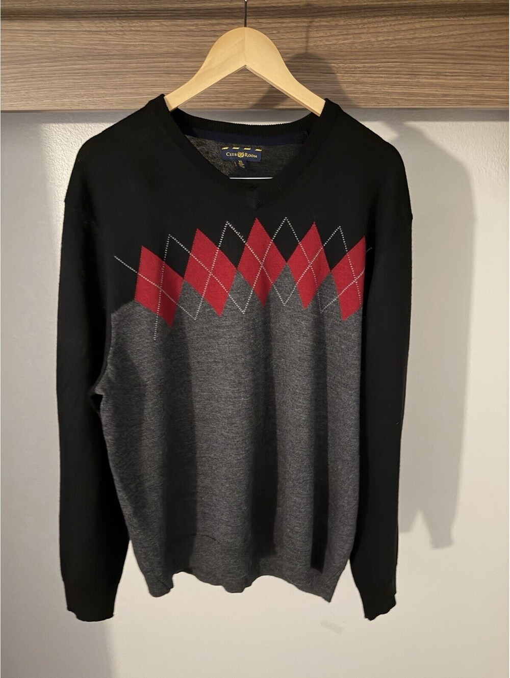 Club Room Men’s XL Argyle V-Neck Sweater Black Red Gray Wool Blend